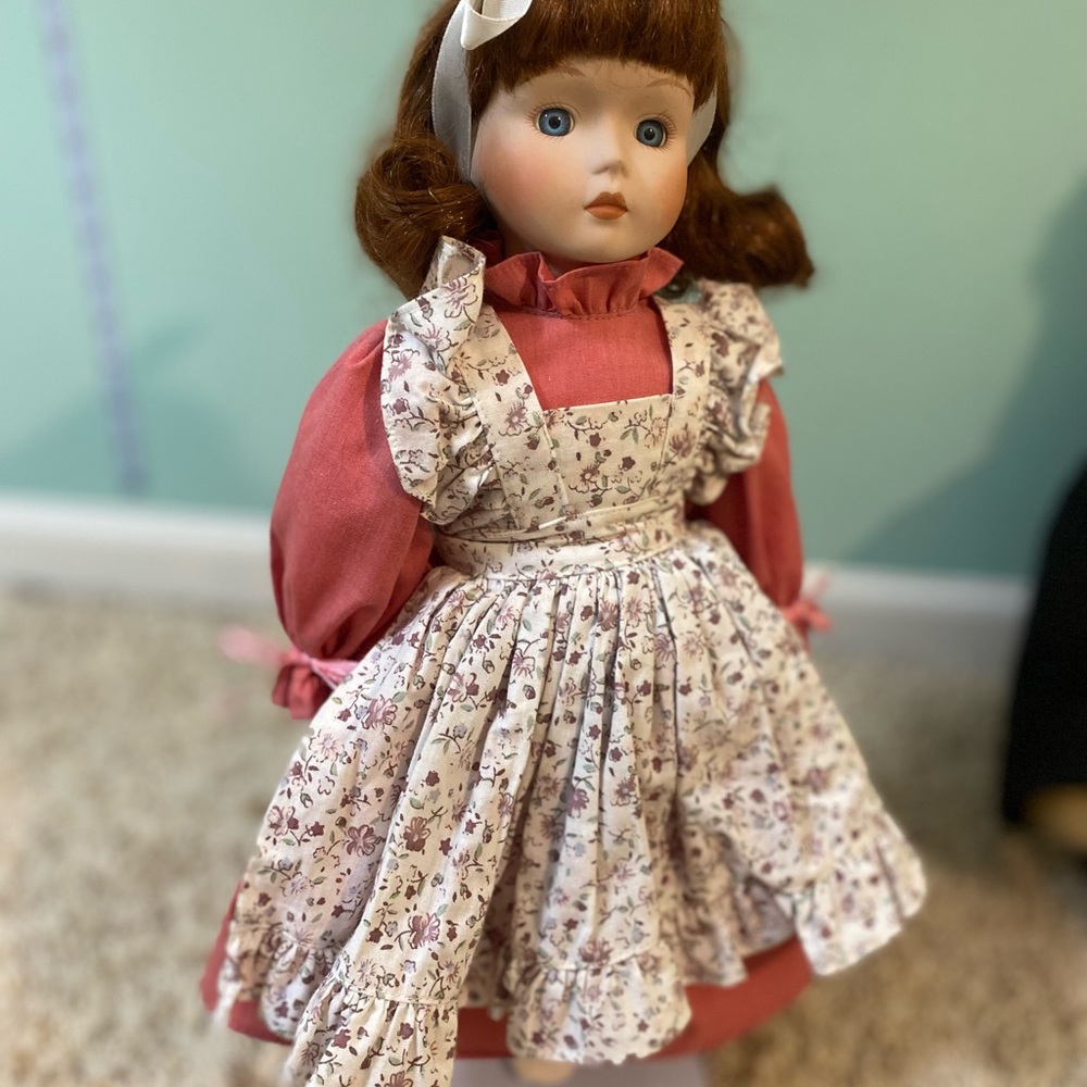 ❄️Collectible Porcelain Doll❄️
